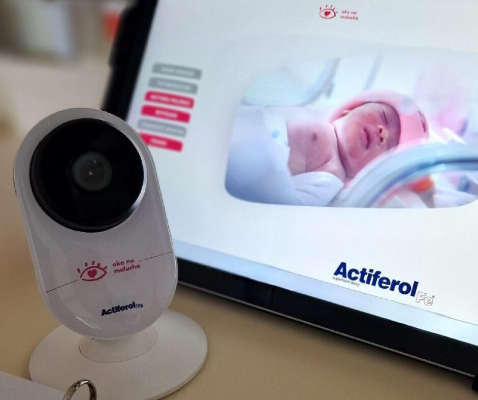 kamerka i tablet urządzenia do obserwowania przez rodziców dzieci przebywających w oddziale neonatologii